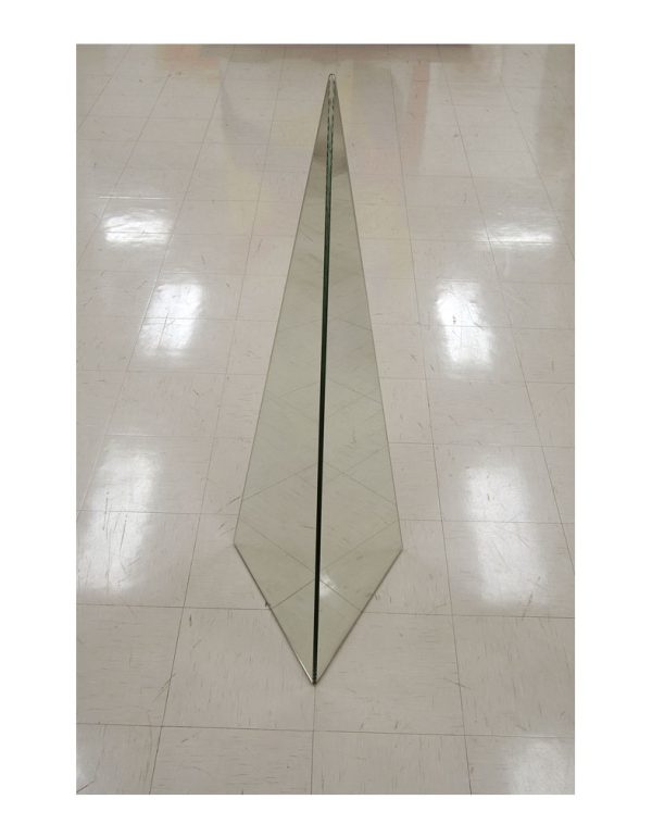 "Piramide di specchi" scultura di Nanda Vigo - Musei Macerata