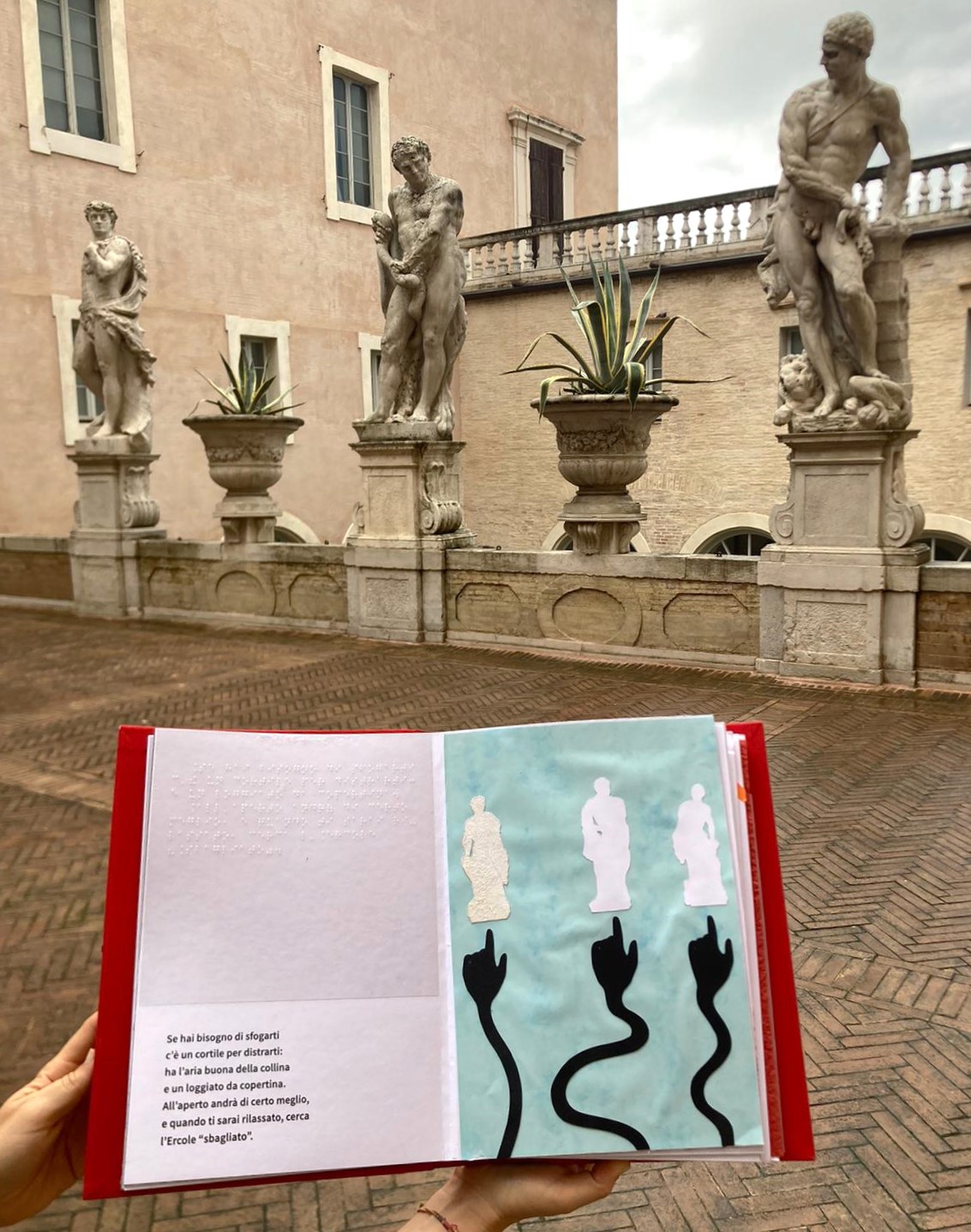 Libro aperto a Palazzo Buonaccorsi - Musei Macerata